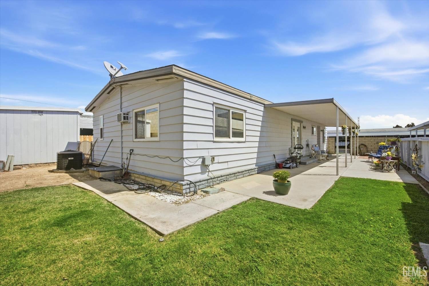 400 E Roberts Lane — photo 31