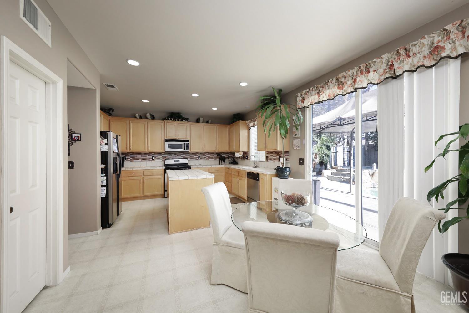 3122 campfire Drive — photo 8