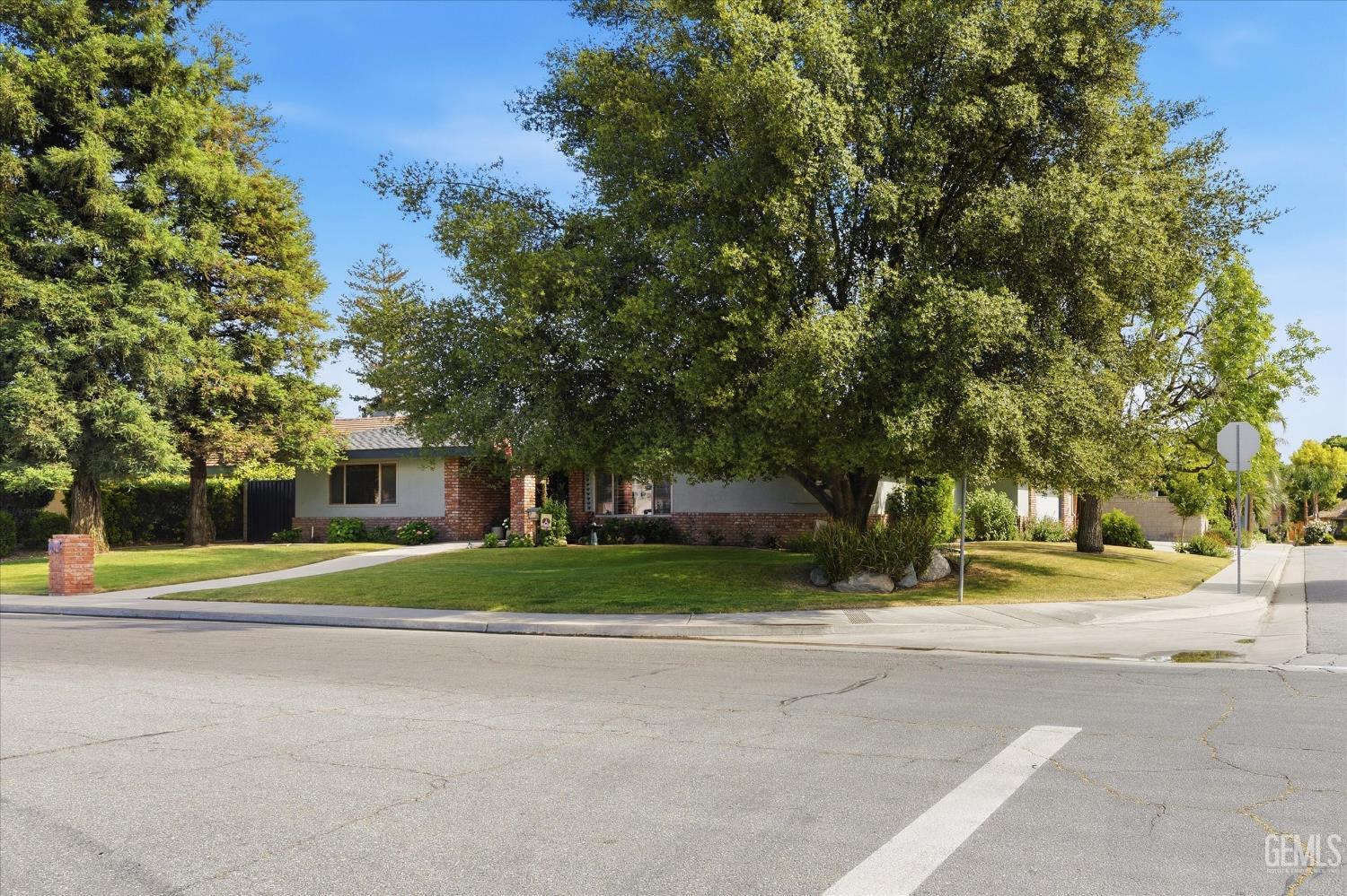 7625 Weldon Avenue — photo 3