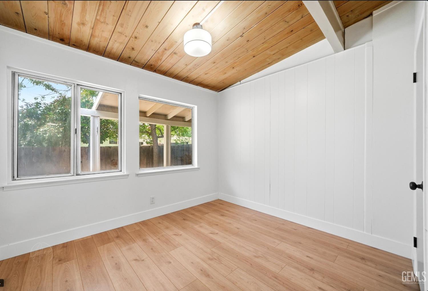 3025 Peerless Avenue — photo 9