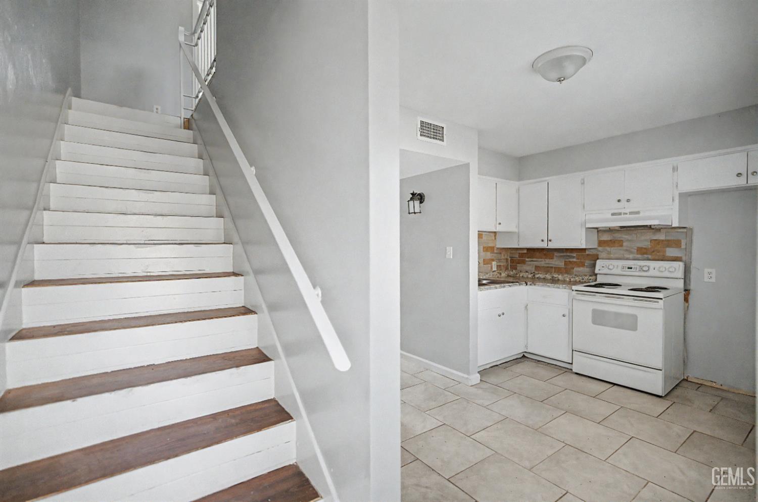 132 Warren Avenue — photo 9
