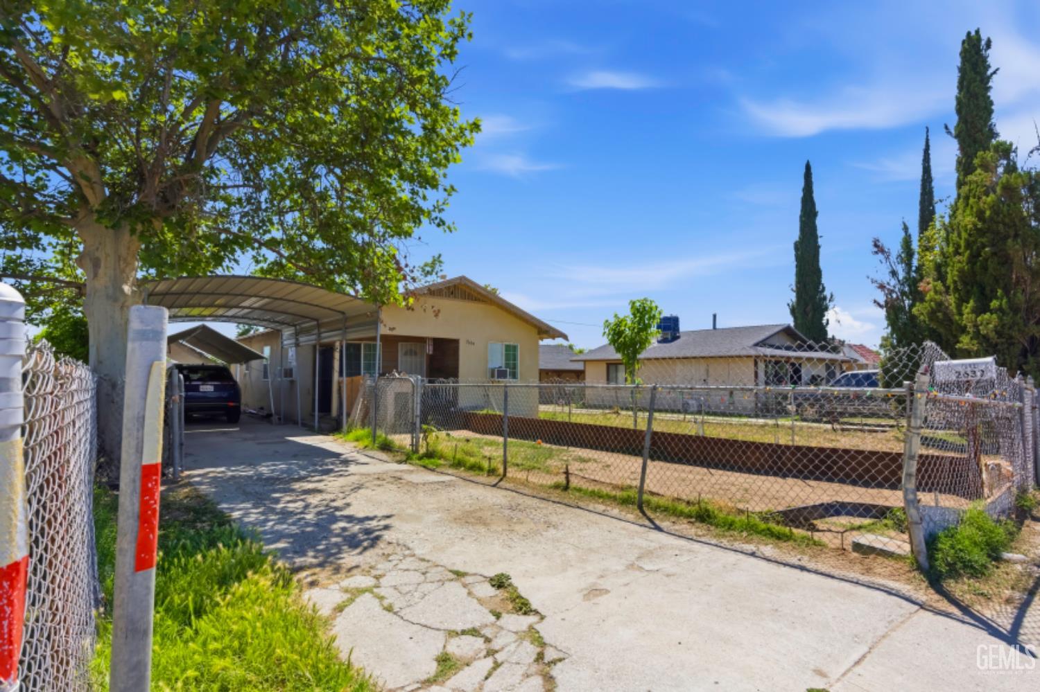 2639 Center — photo 3