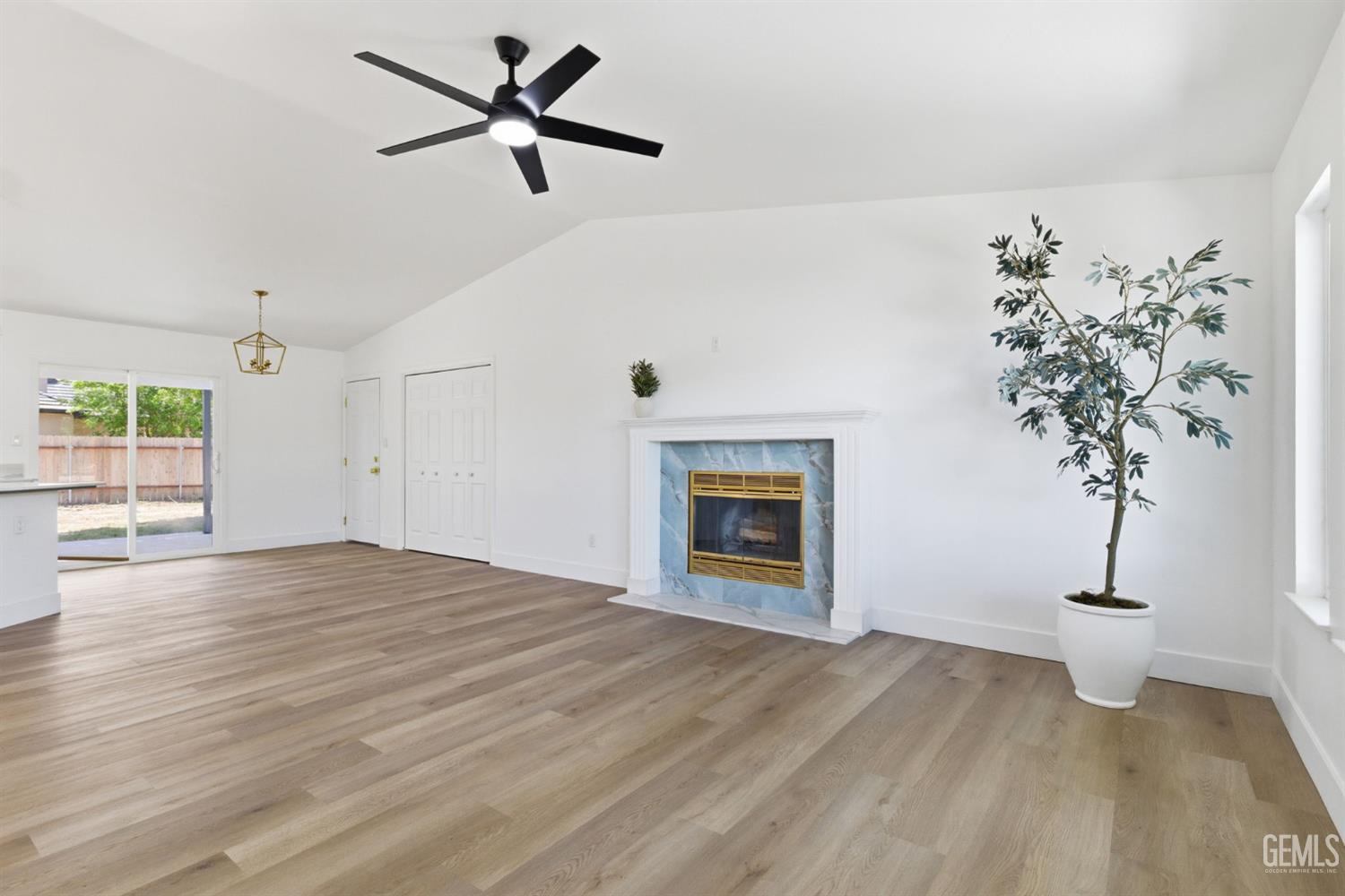 29991 Riverside Street — photo 11