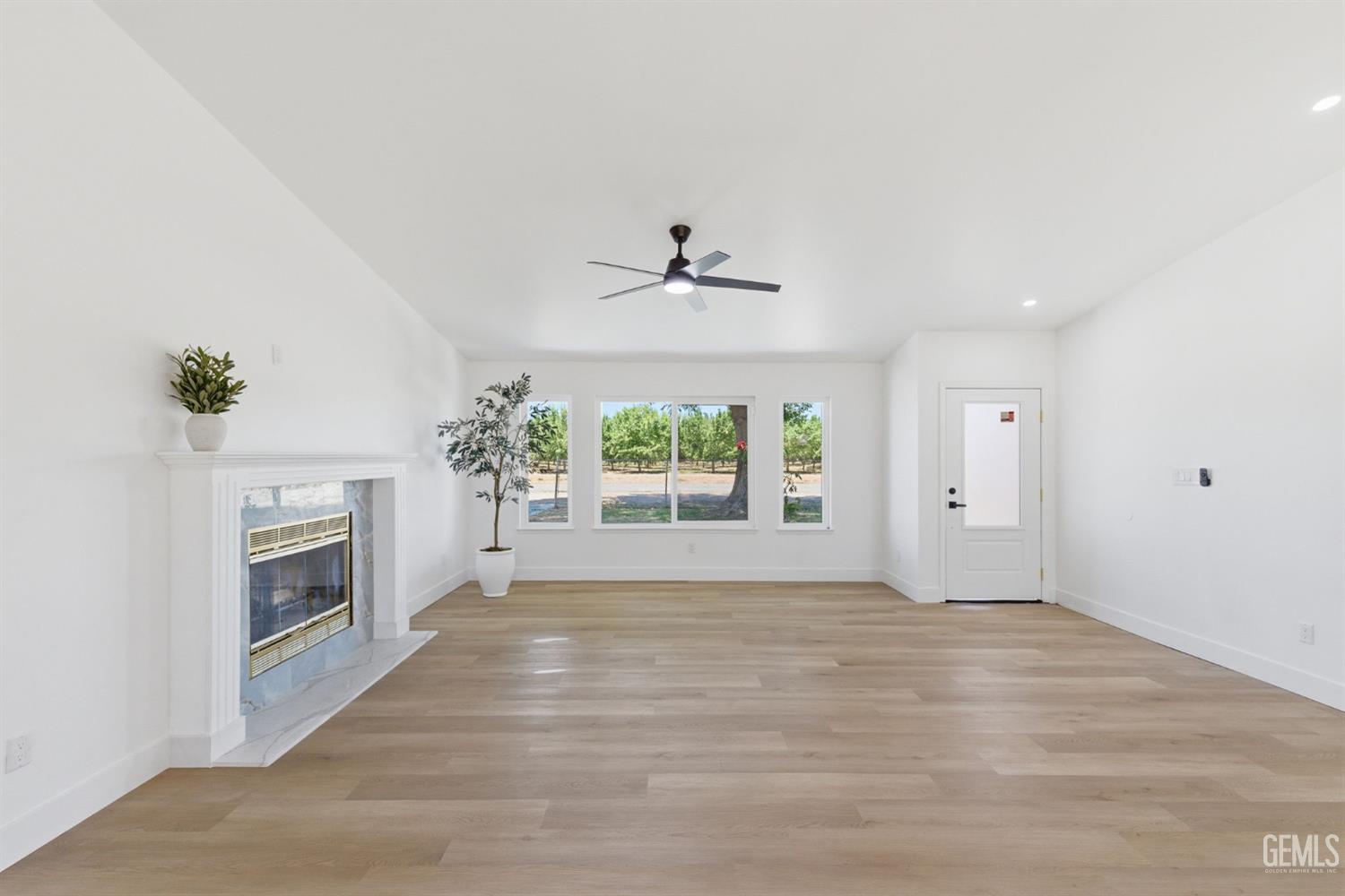 29991 Riverside Street — photo 9