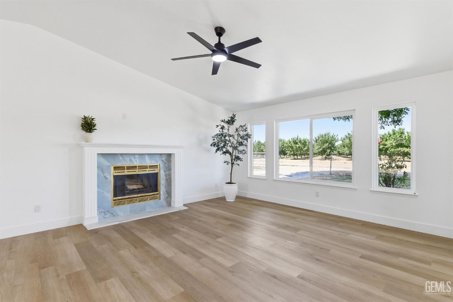 29991 Riverside Street — photo 10