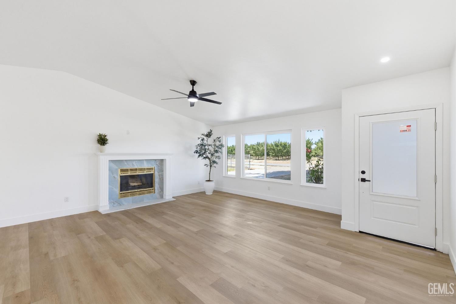 29991 Riverside Street — photo 8