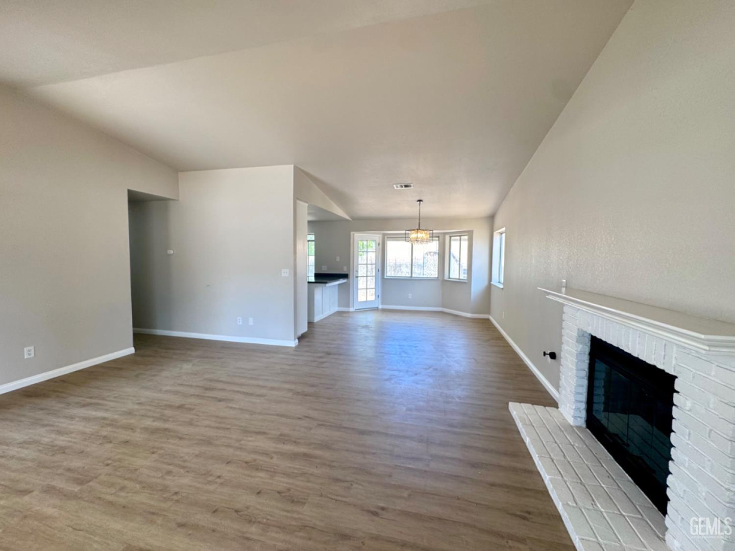 21401 Madre Street — photo 4