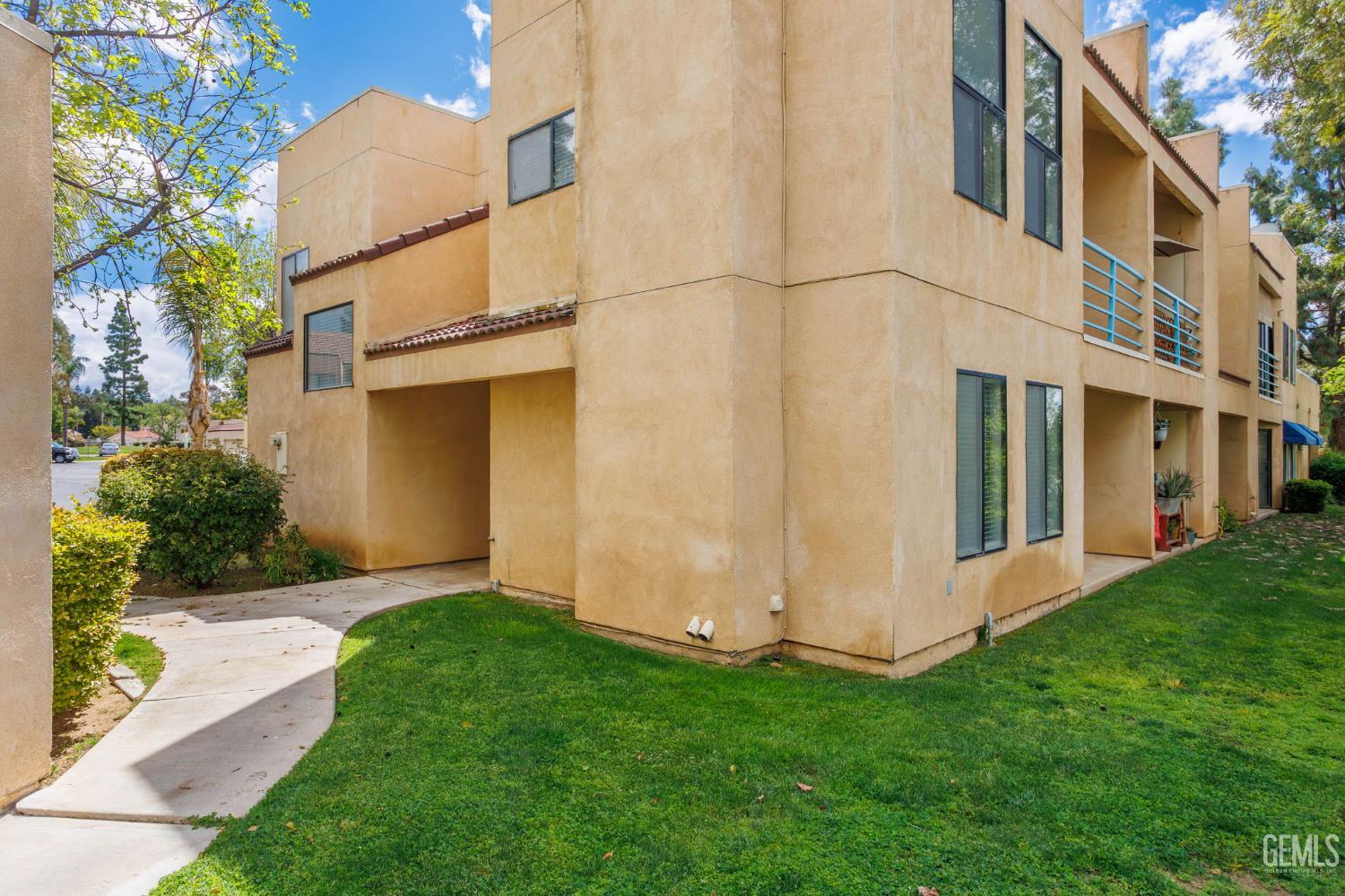 14500 Las Palmas Drive