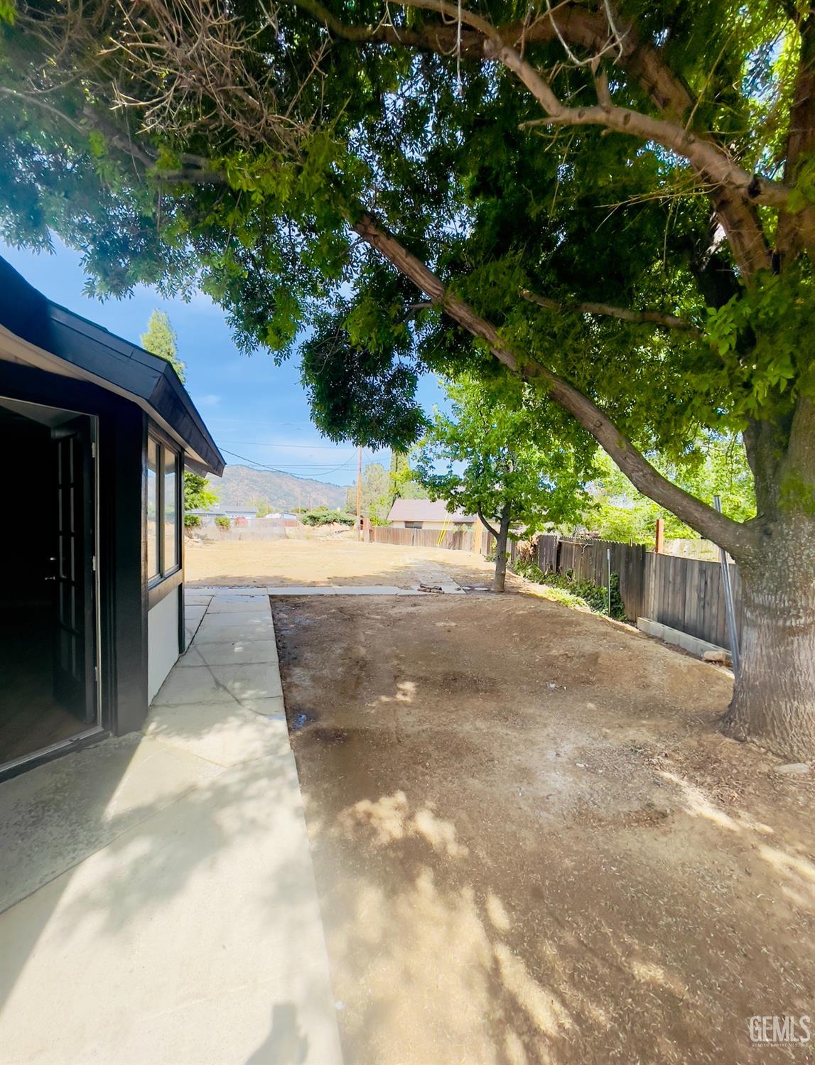 21401 Madre Street — photo 23