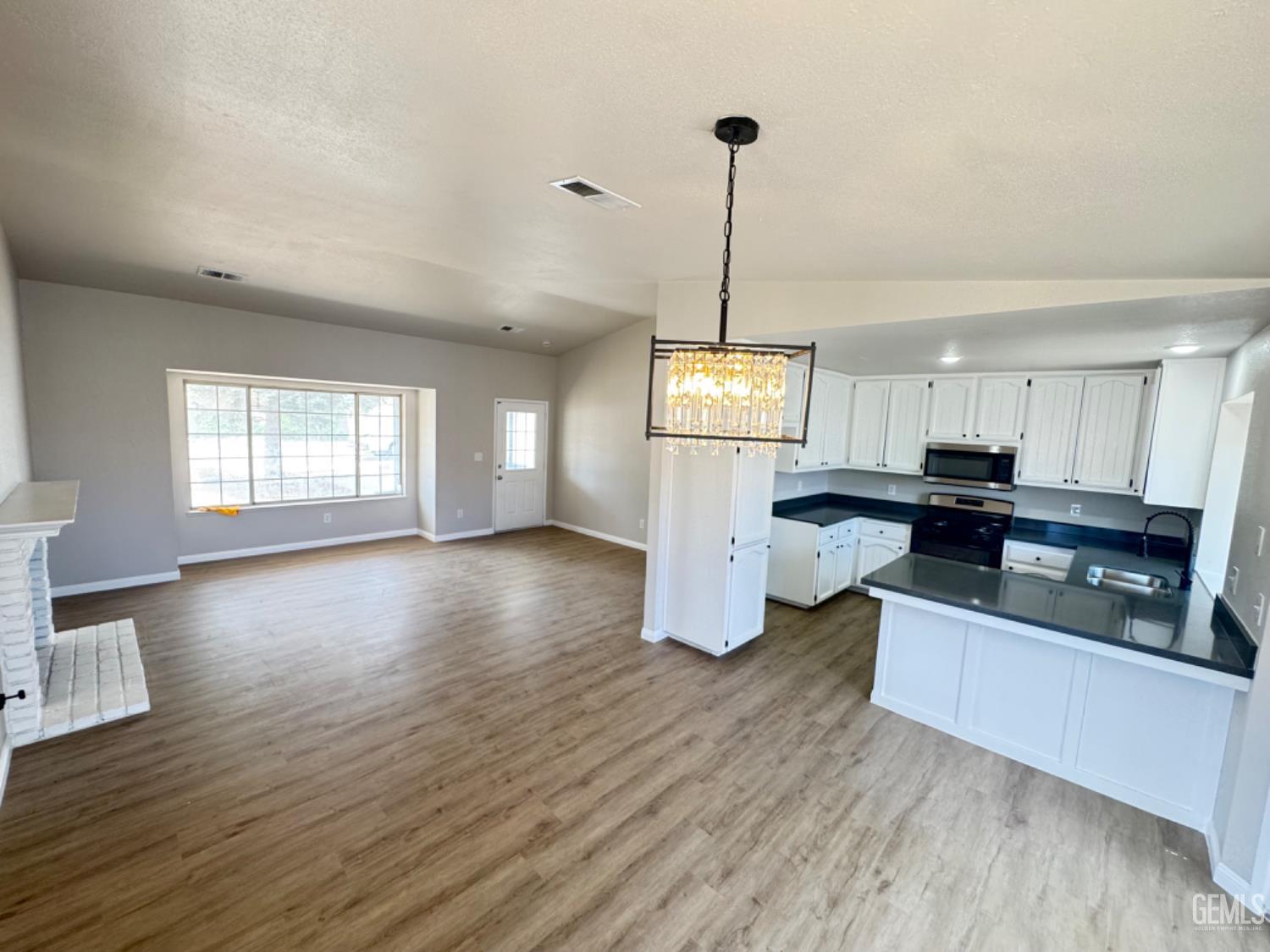 21401 Madre Street — photo 3