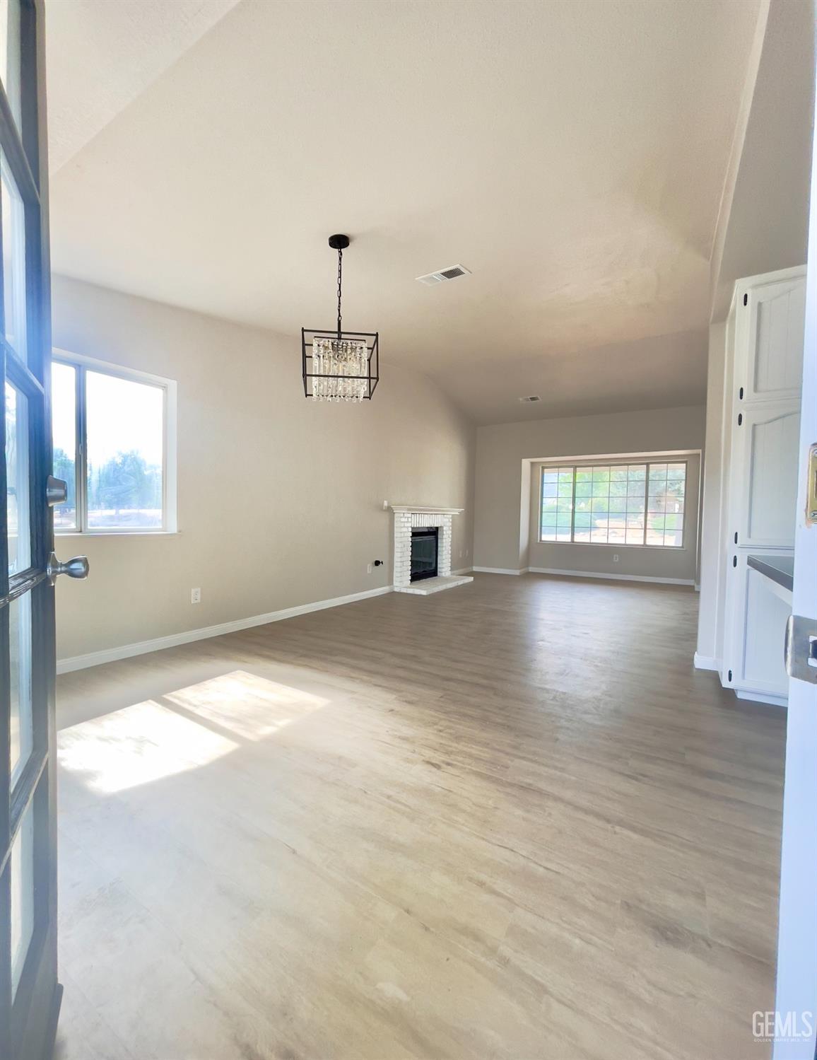 21401 Madre Street — photo 7