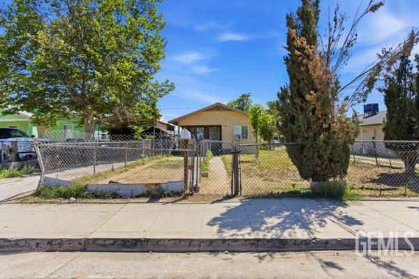 2639 Center — photo 2