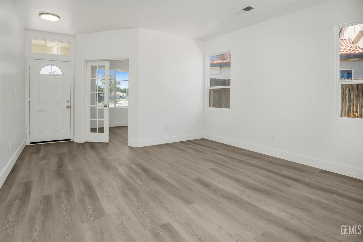 6104 Twin Oaks Drive — photo 8