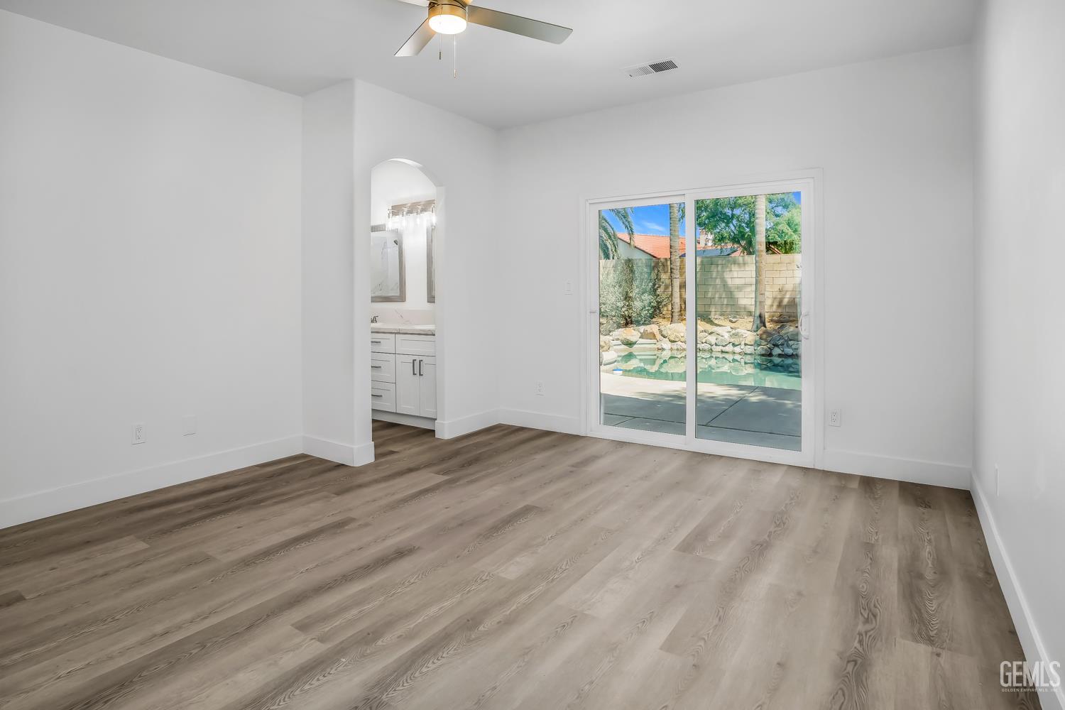 6104 Twin Oaks Drive — photo 17