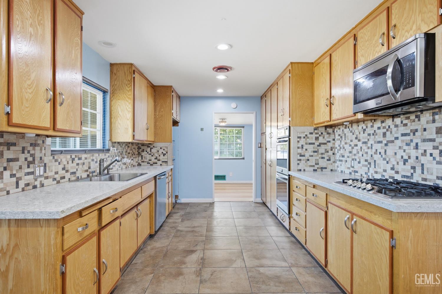 5833 Pembroke Avenue — photo 12