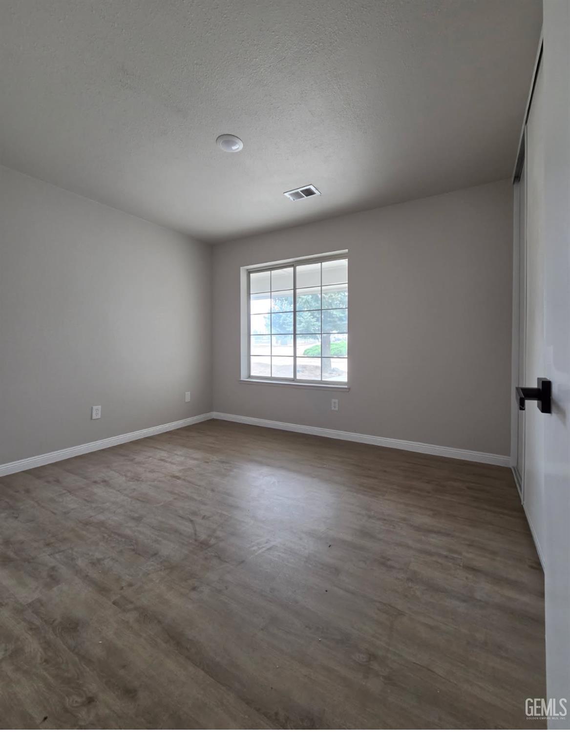 21401 Madre Street — photo 14