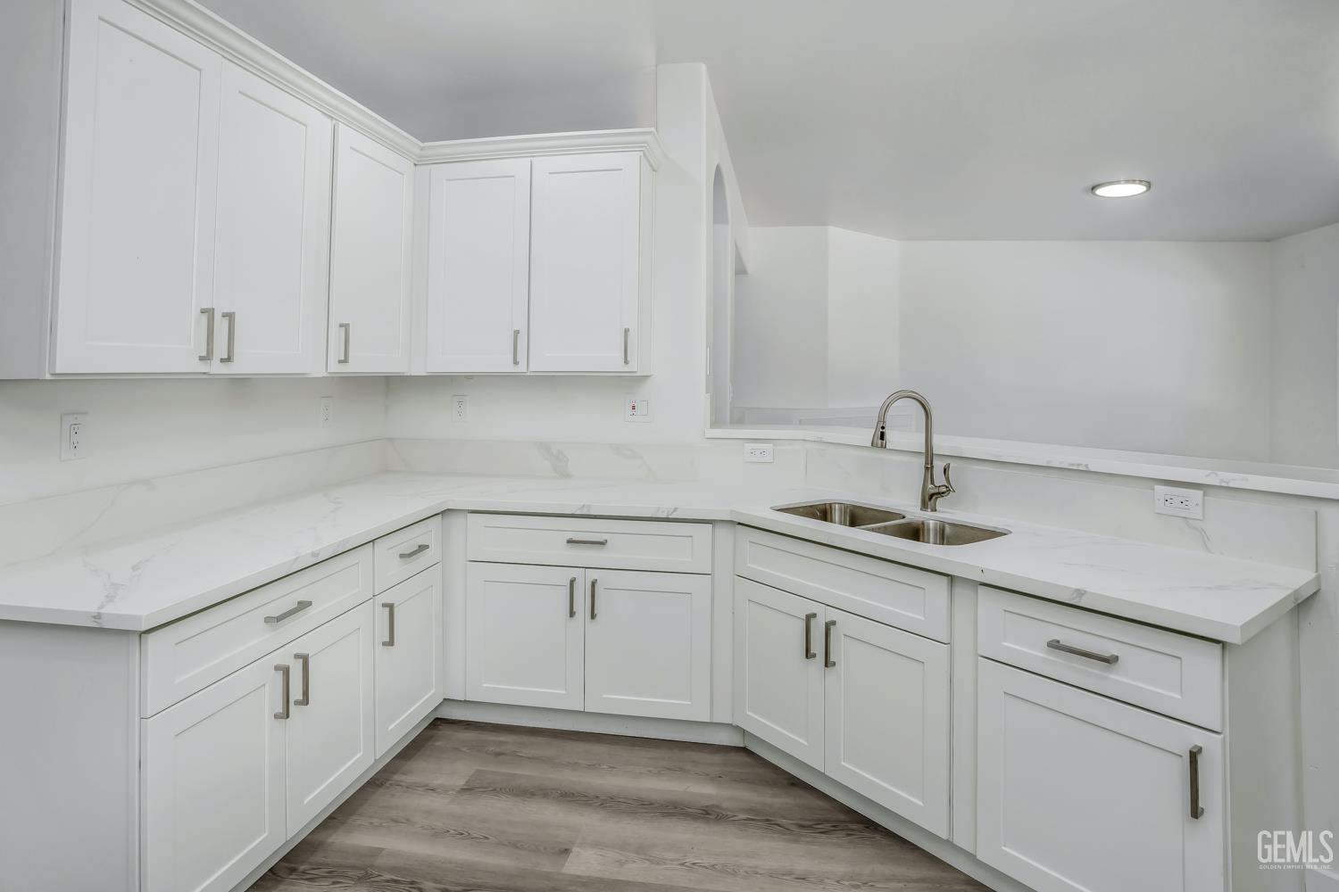 6104 Twin Oaks Drive — photo 11