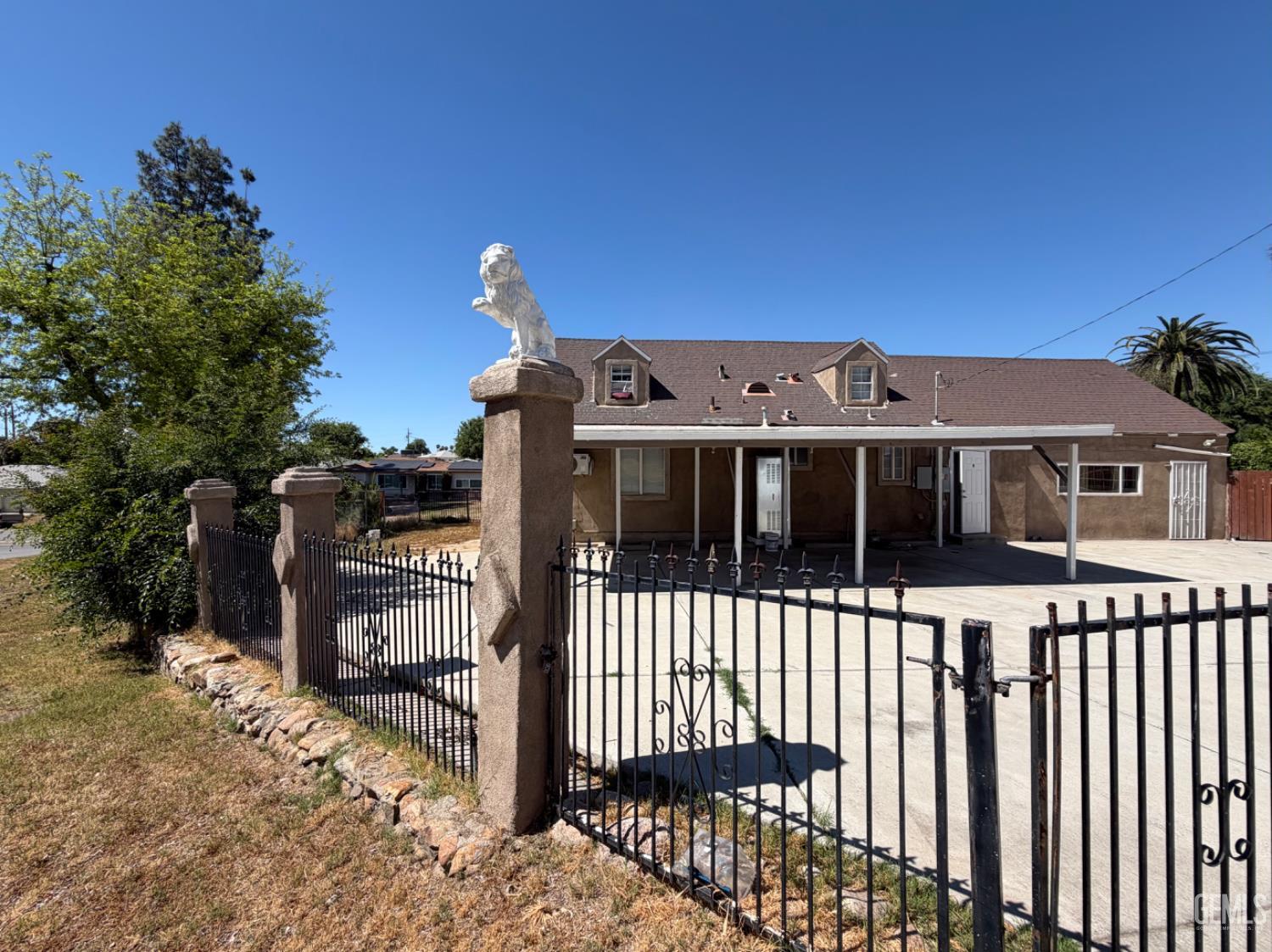 1835 Corrientes Street — photo 36