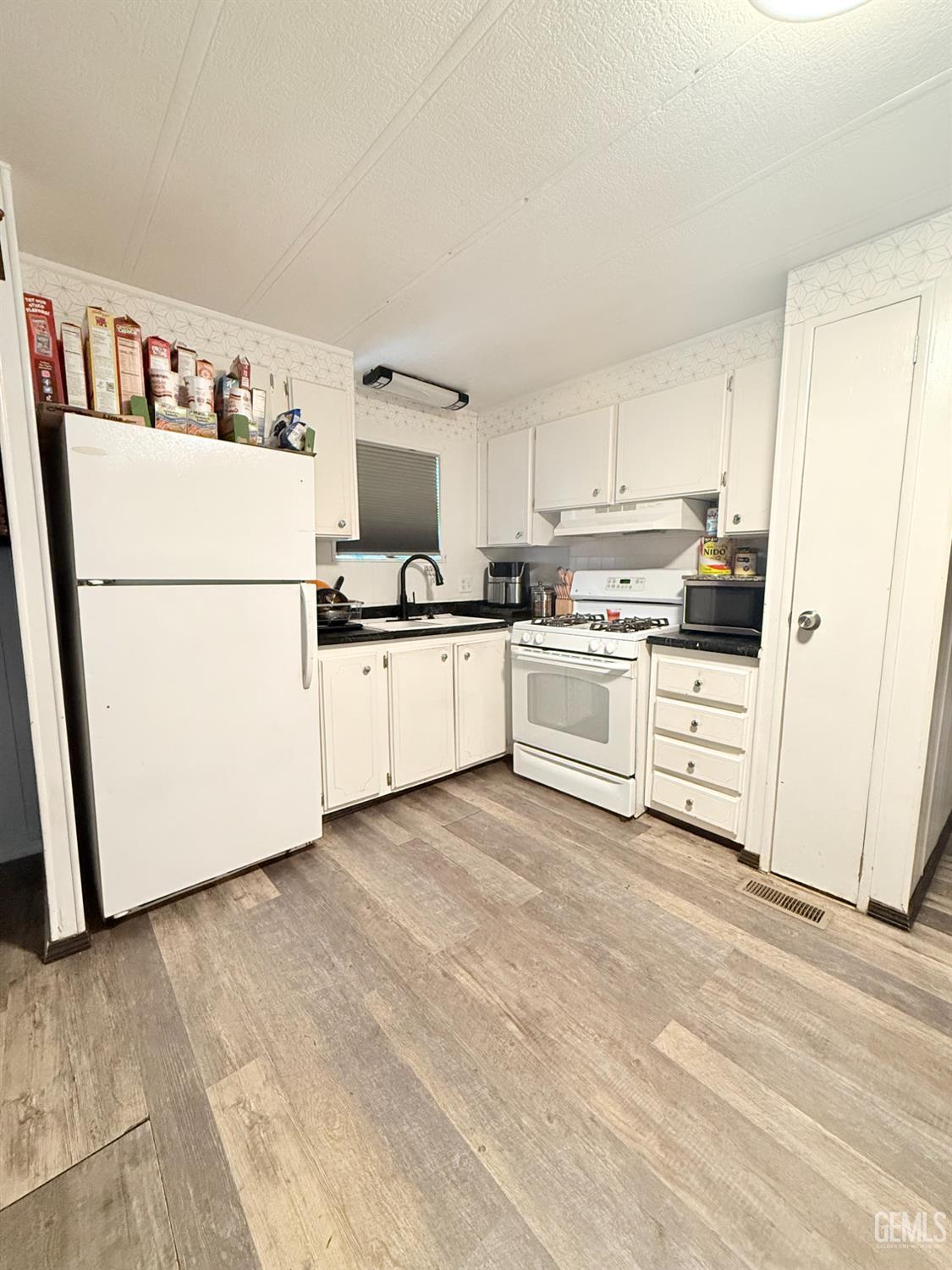 4401 Hughes Lane — photo 8
