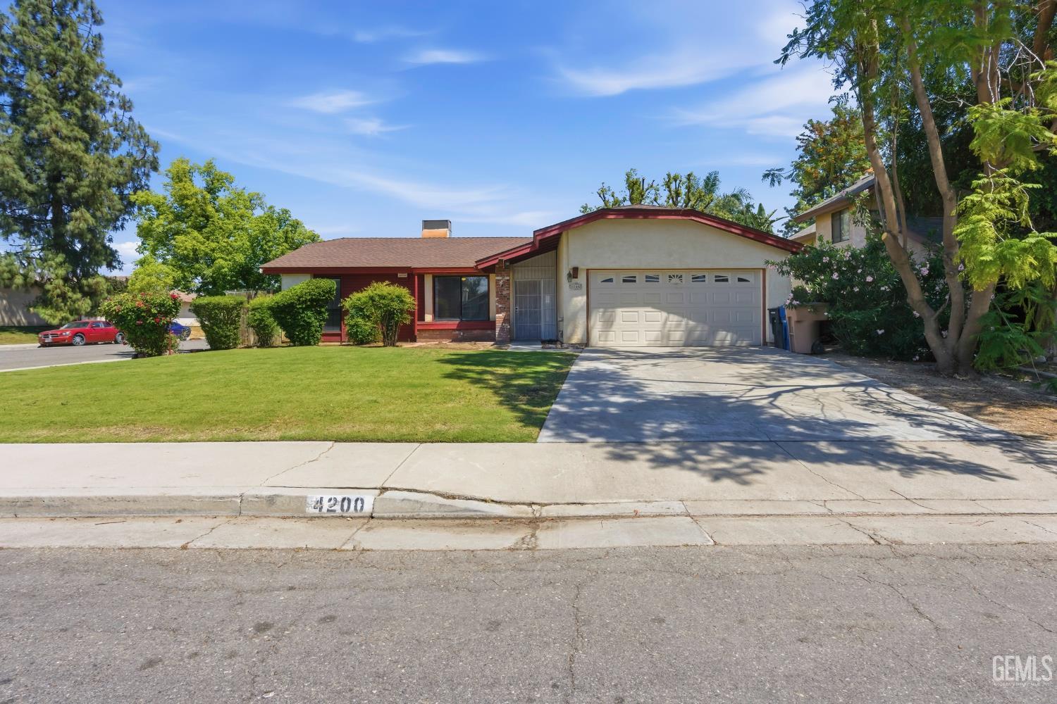 4200 Ryder Lane — photo 3