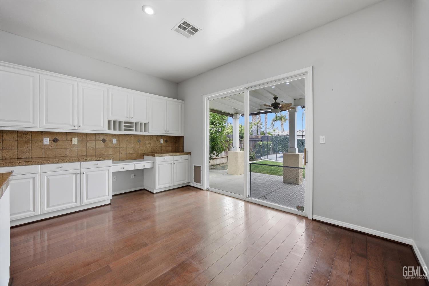 9406 Kingsmill Lane — photo 20