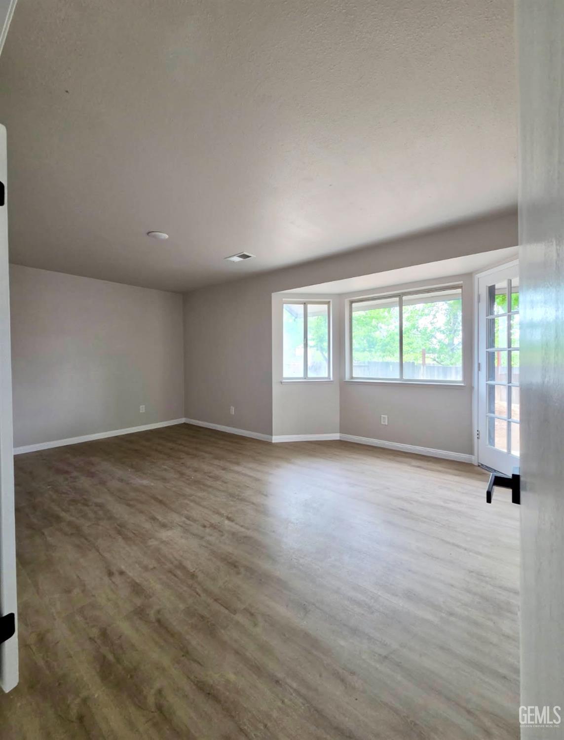 21401 Madre Street — photo 10
