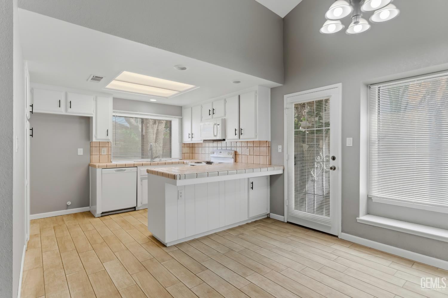 4200 Ryder Lane — photo 15
