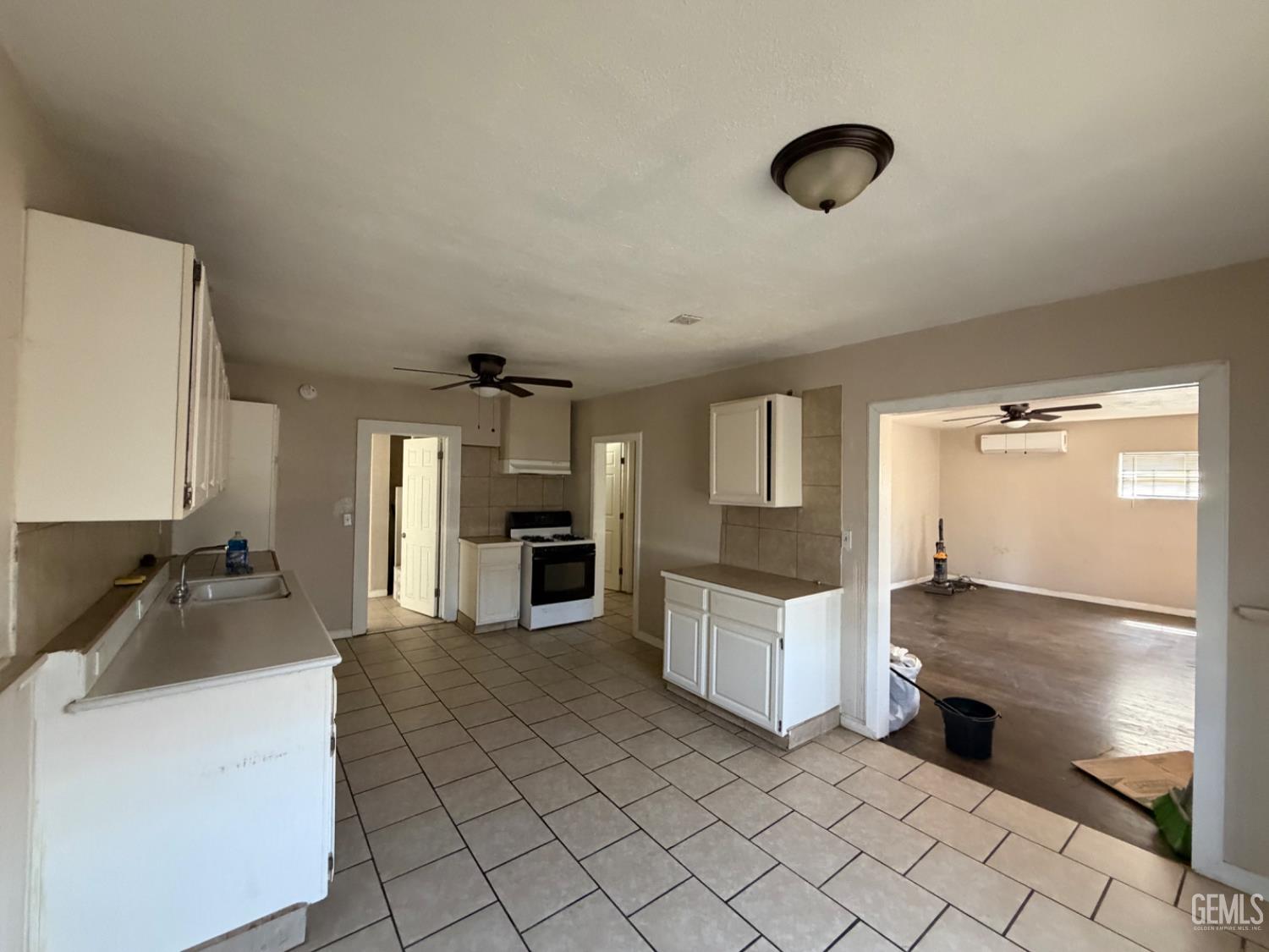 1835 Corrientes Street — photo 3