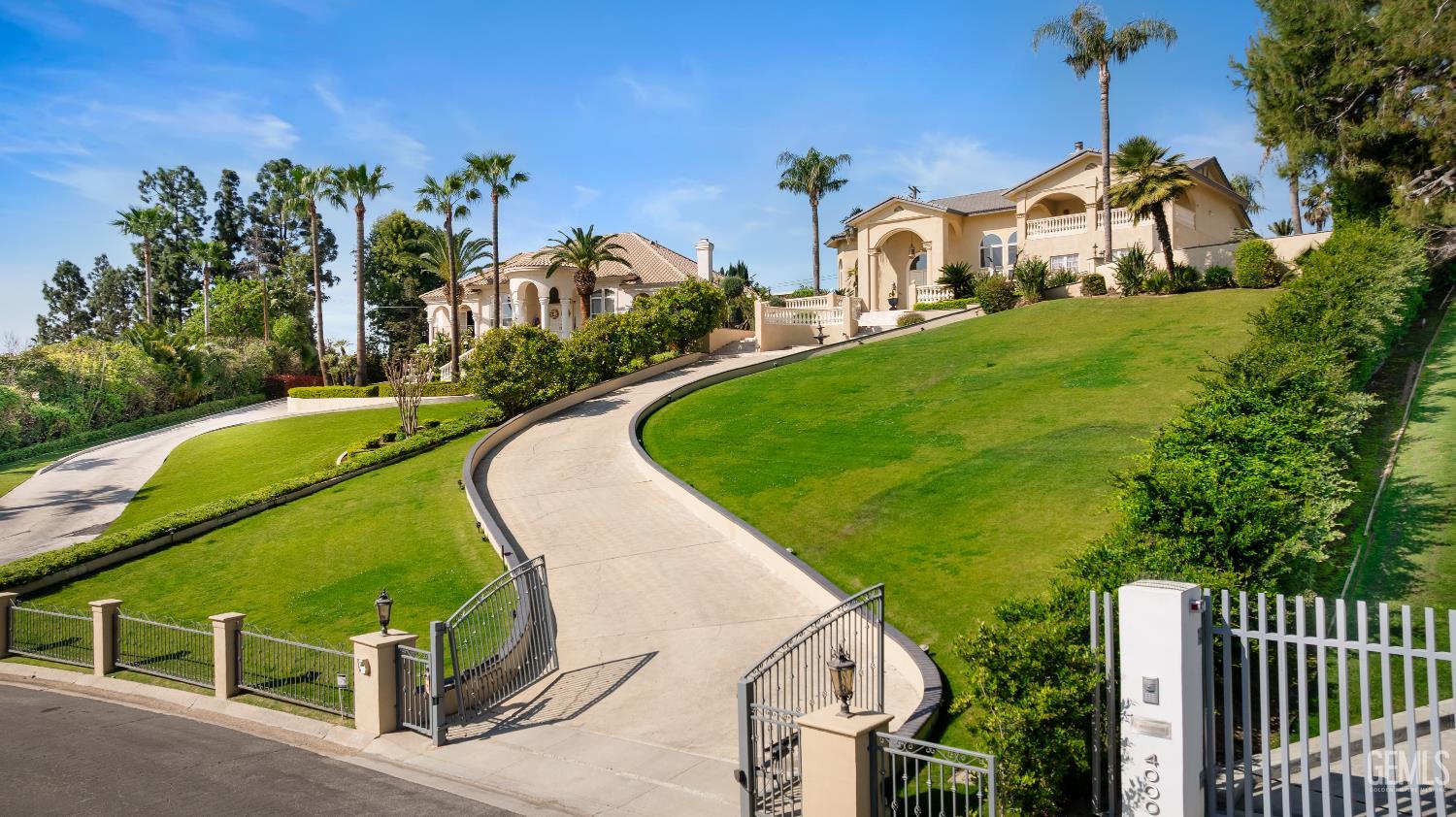 3916 Pinehurst Drive — photo 3