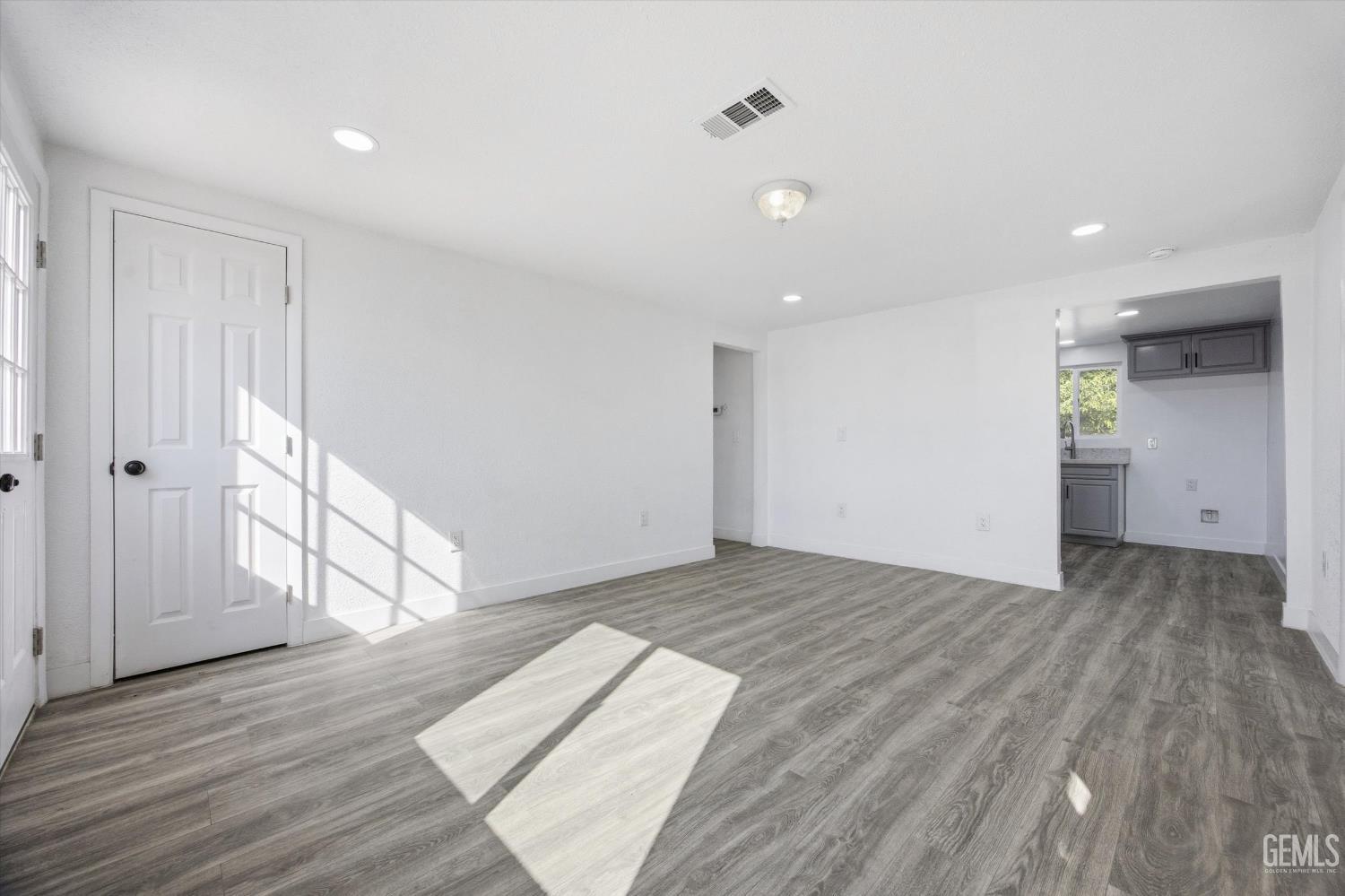 321 Beale Avenue — photo 10