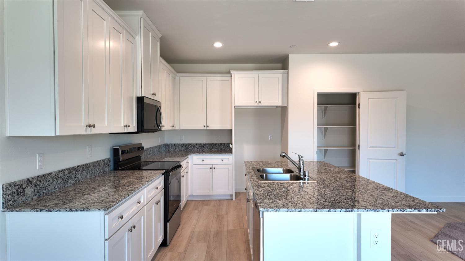 1404 Hobbs Lane — photo 4