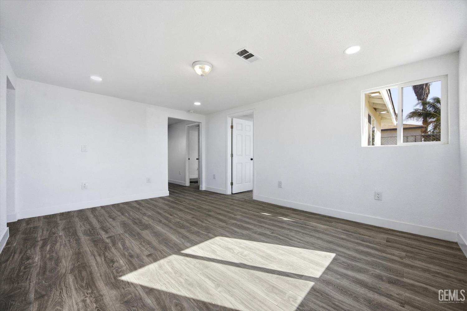 321 Beale Avenue — photo 8