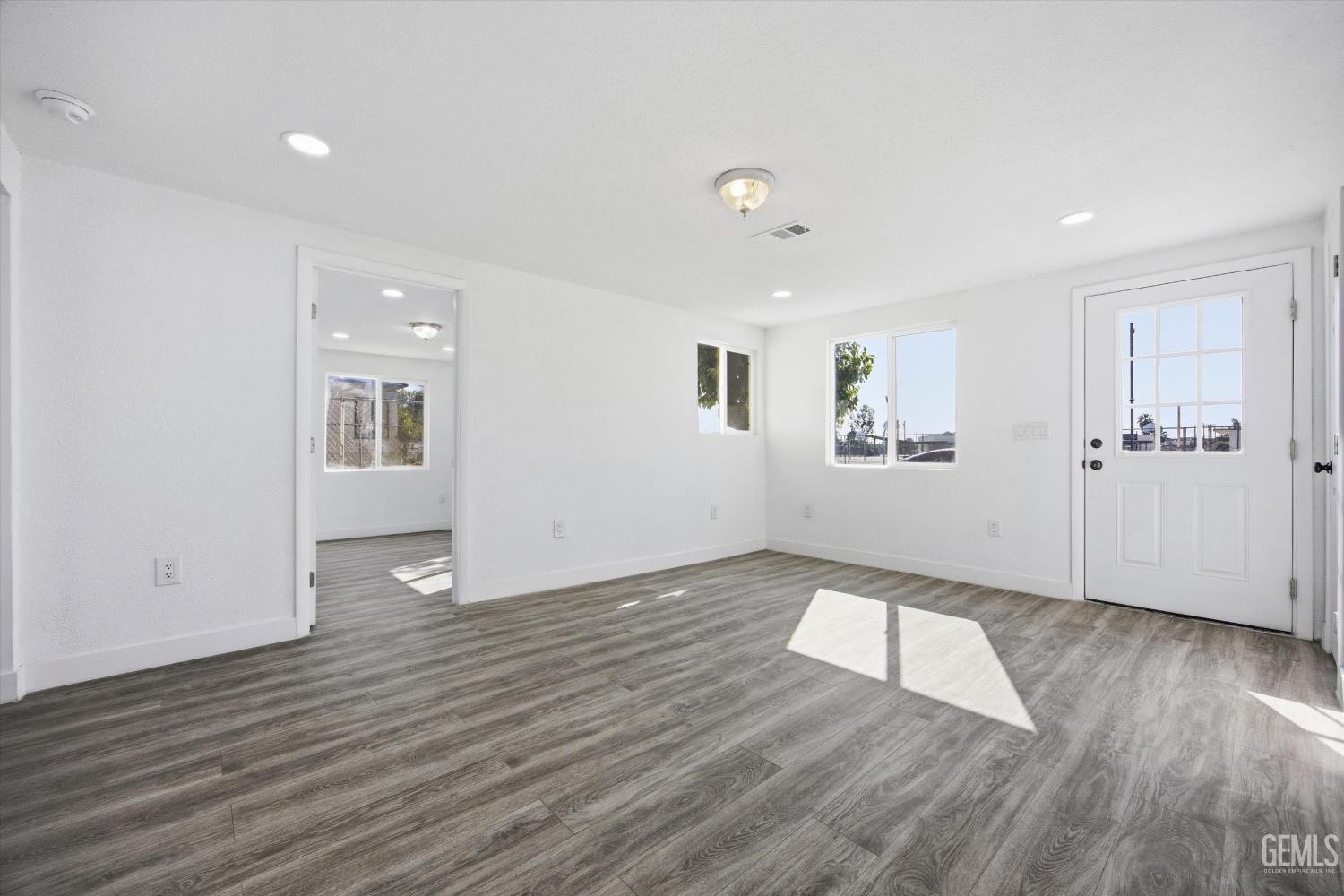 321 Beale Avenue — photo 7