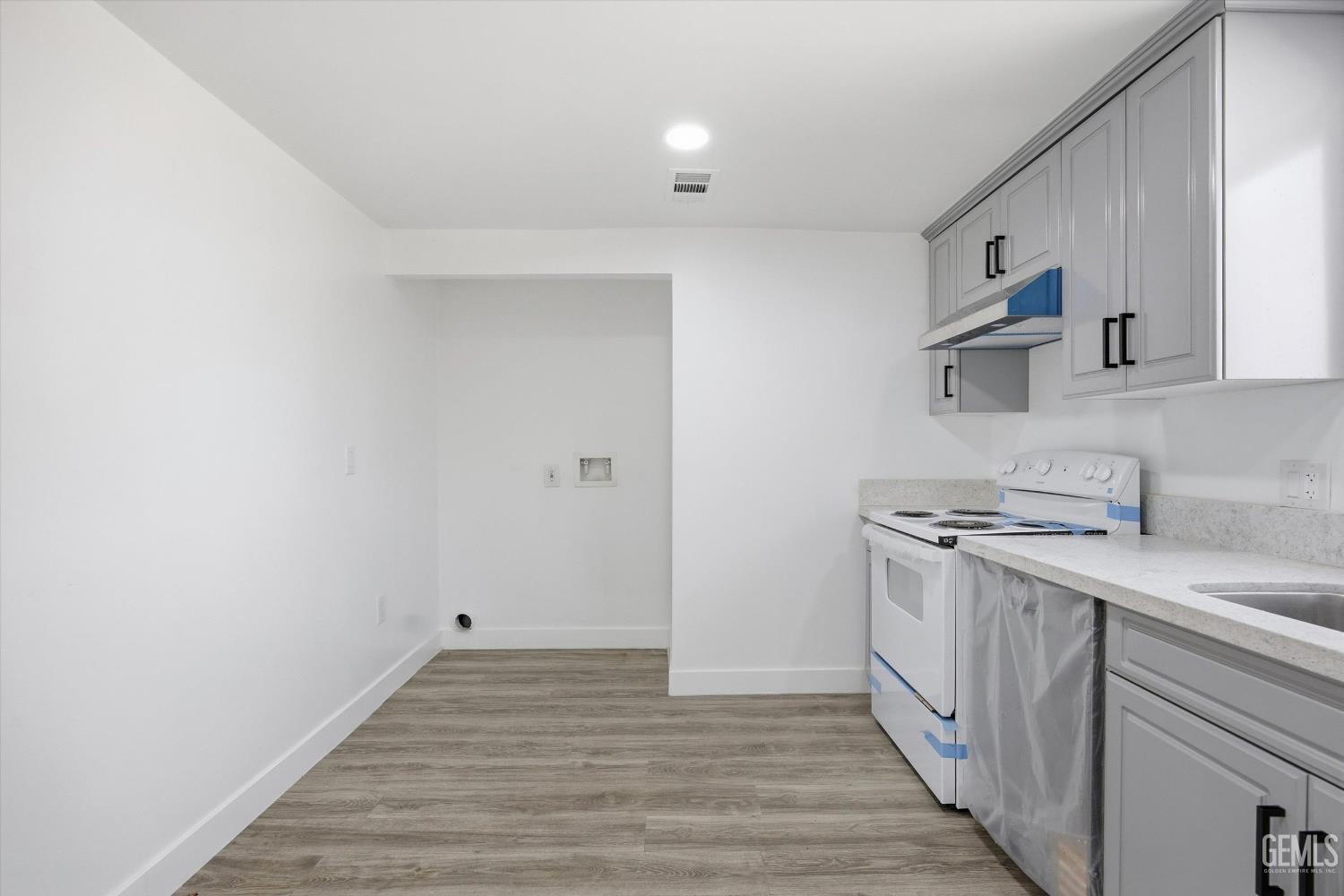 321 Beale Avenue — photo 12
