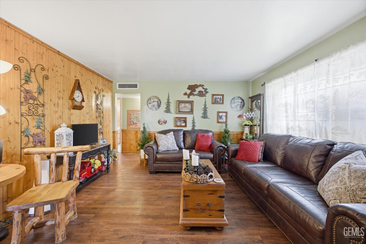 1623 Lisle Street — photo 9