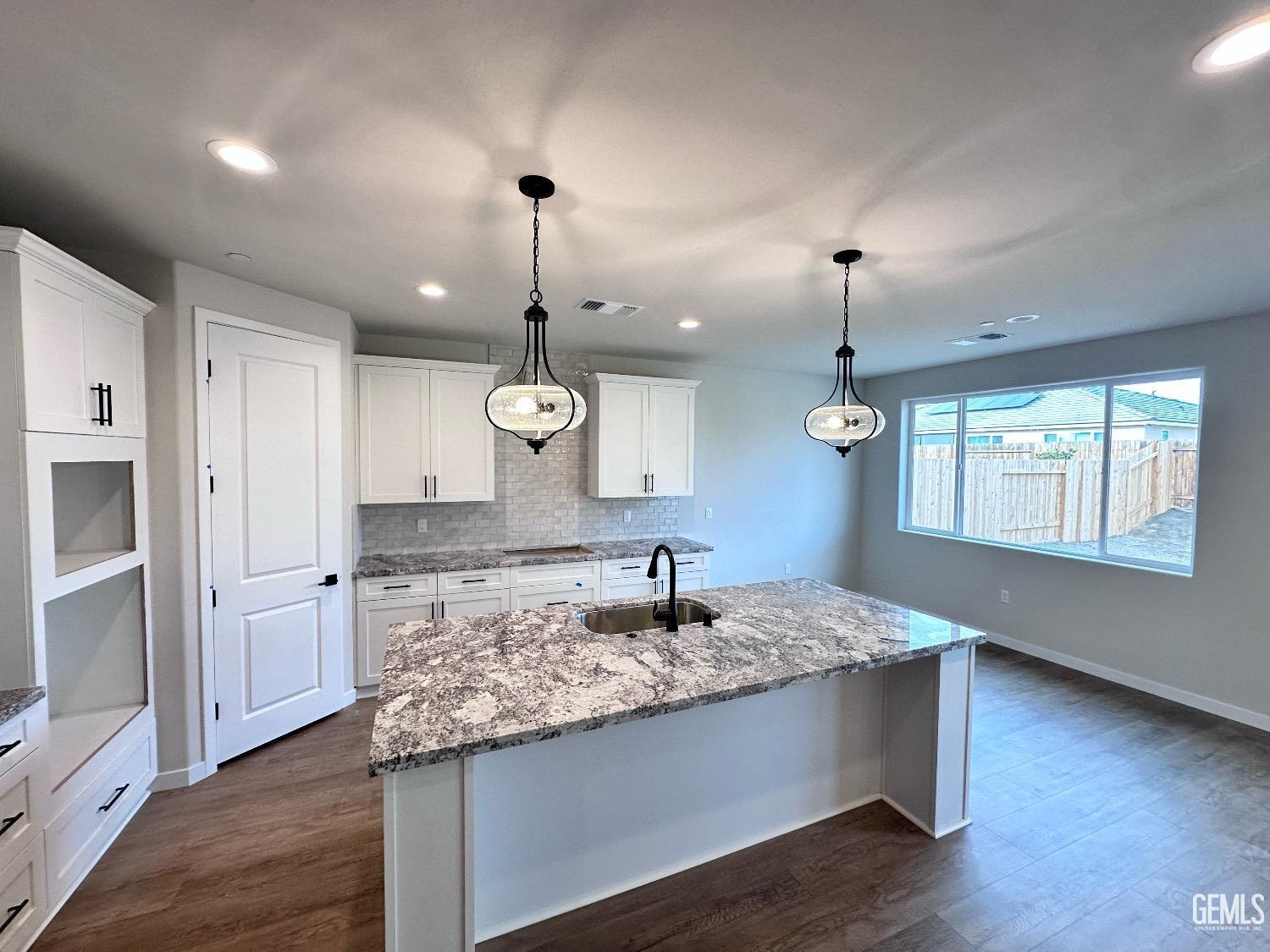 11023 Alcazar Avenue — photo 2