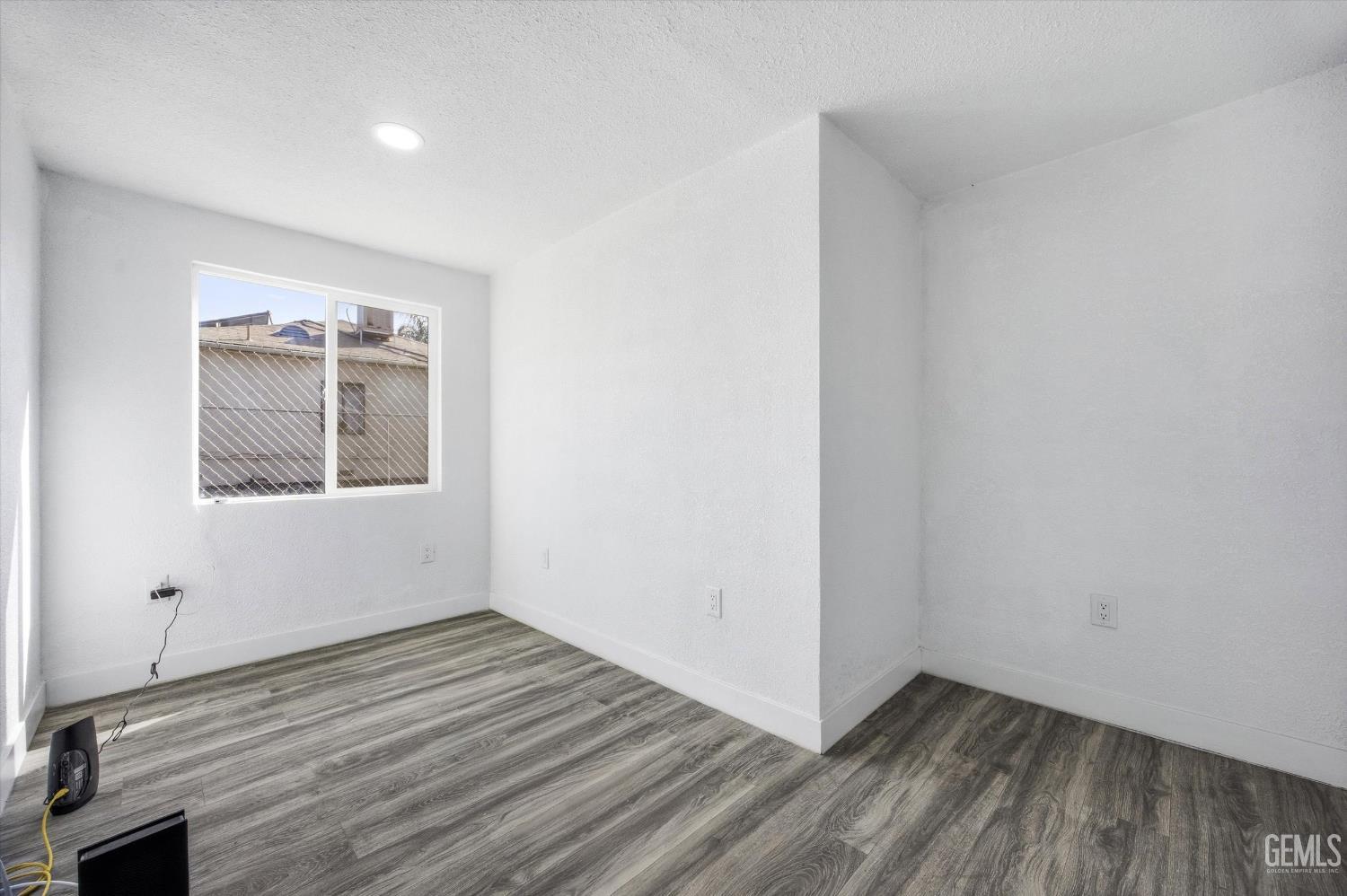321 Beale Avenue — photo 31