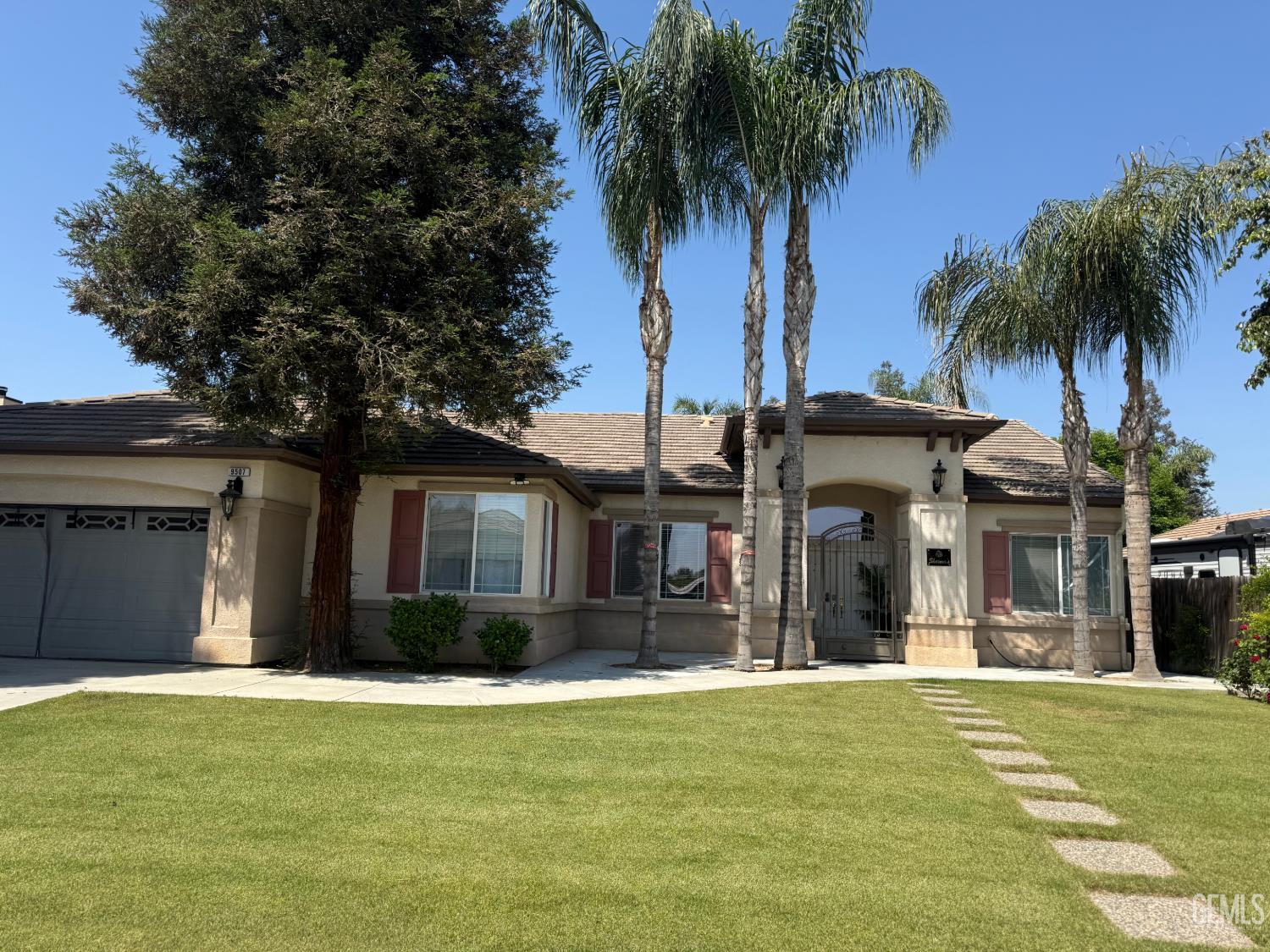 9507 Lake Victoria Drive — photo 2