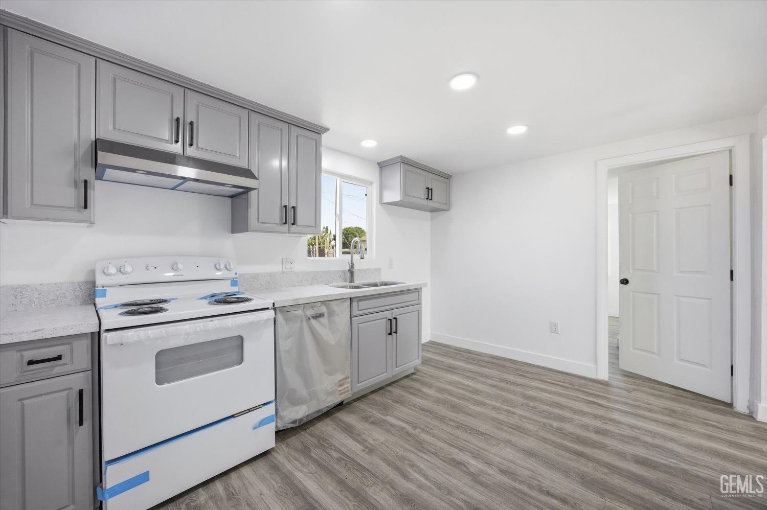 321 Beale Avenue — photo 15
