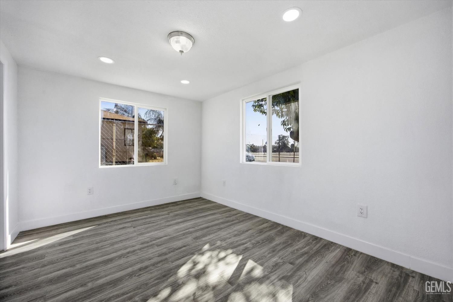 321 Beale Avenue — photo 17