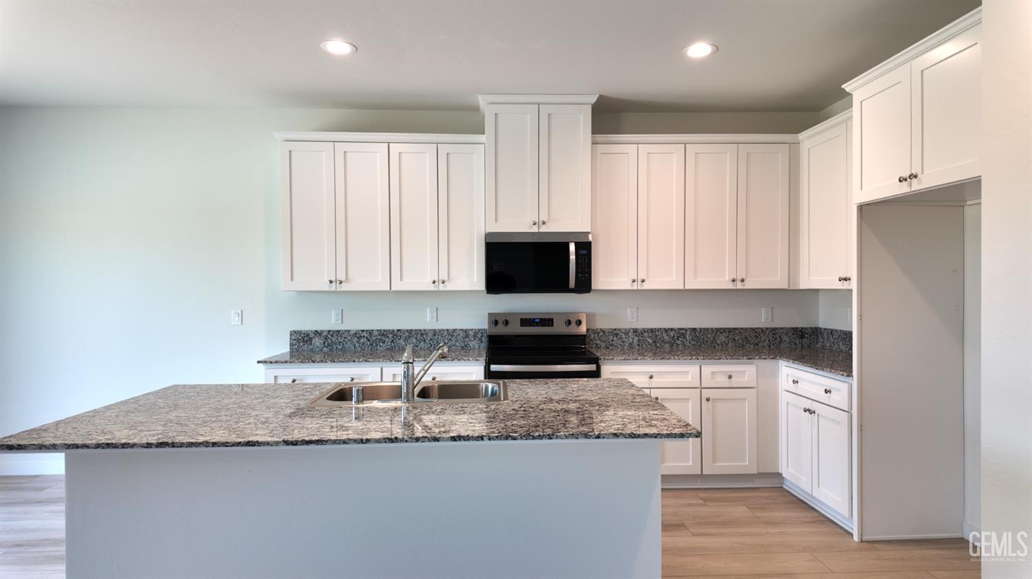 1404 Hobbs Lane — photo 3