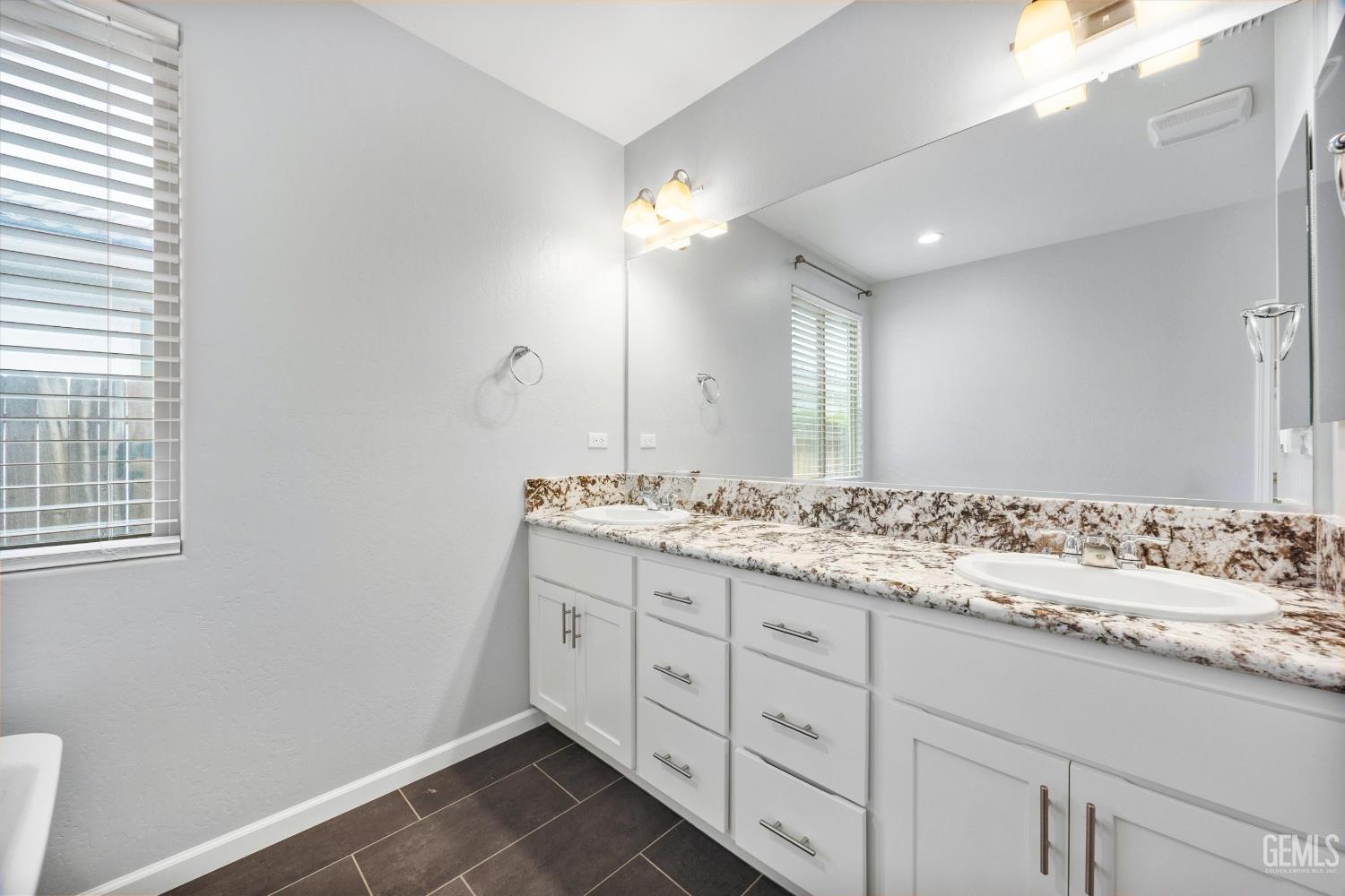 15309 Northampton Avenue — photo 29