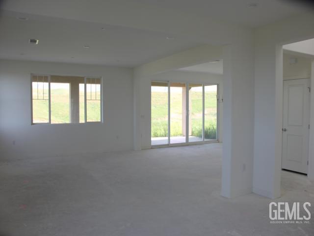 5617 Levanto Street — photo 3