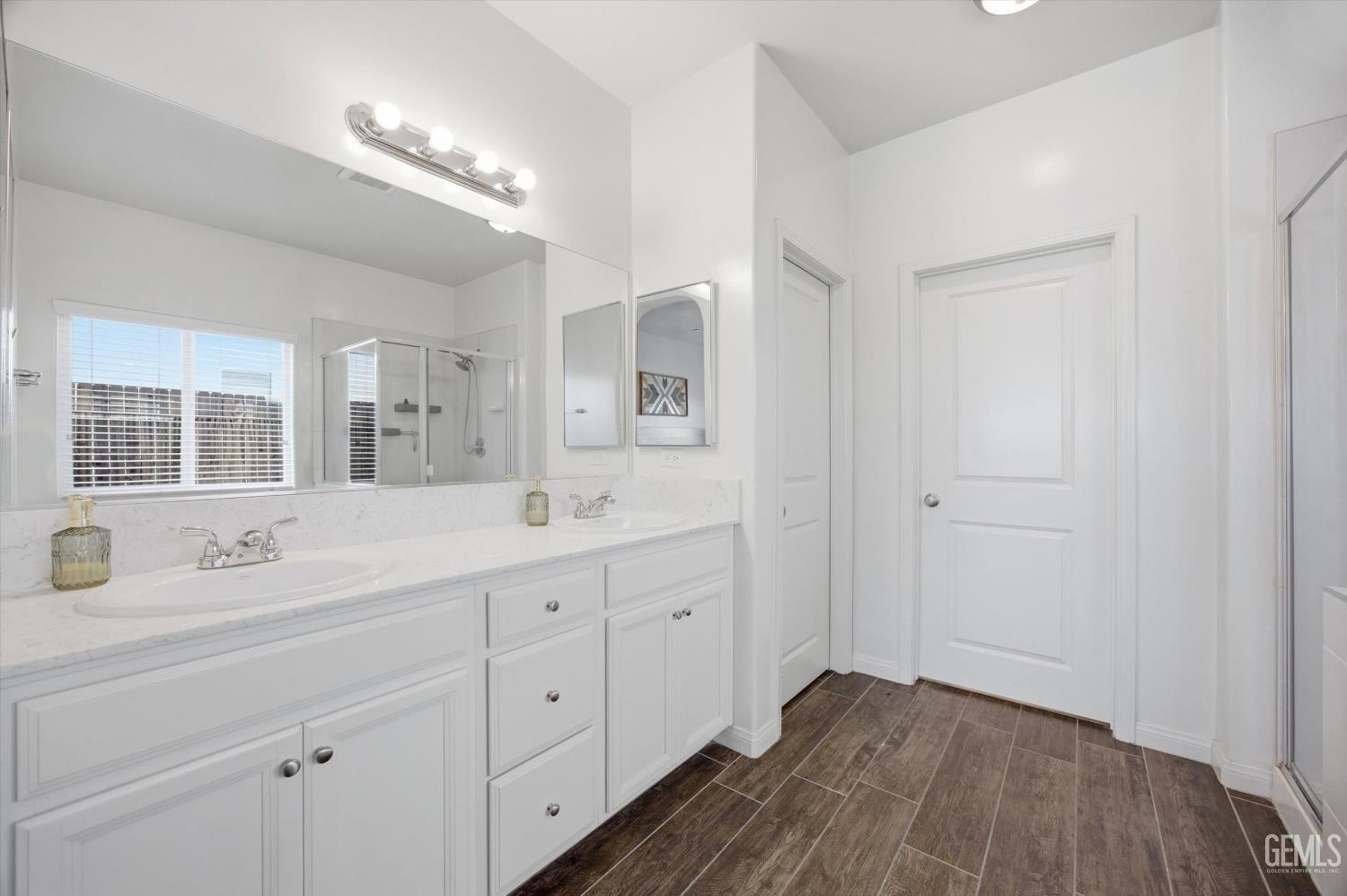 1906 McIntosh Way — photo 23