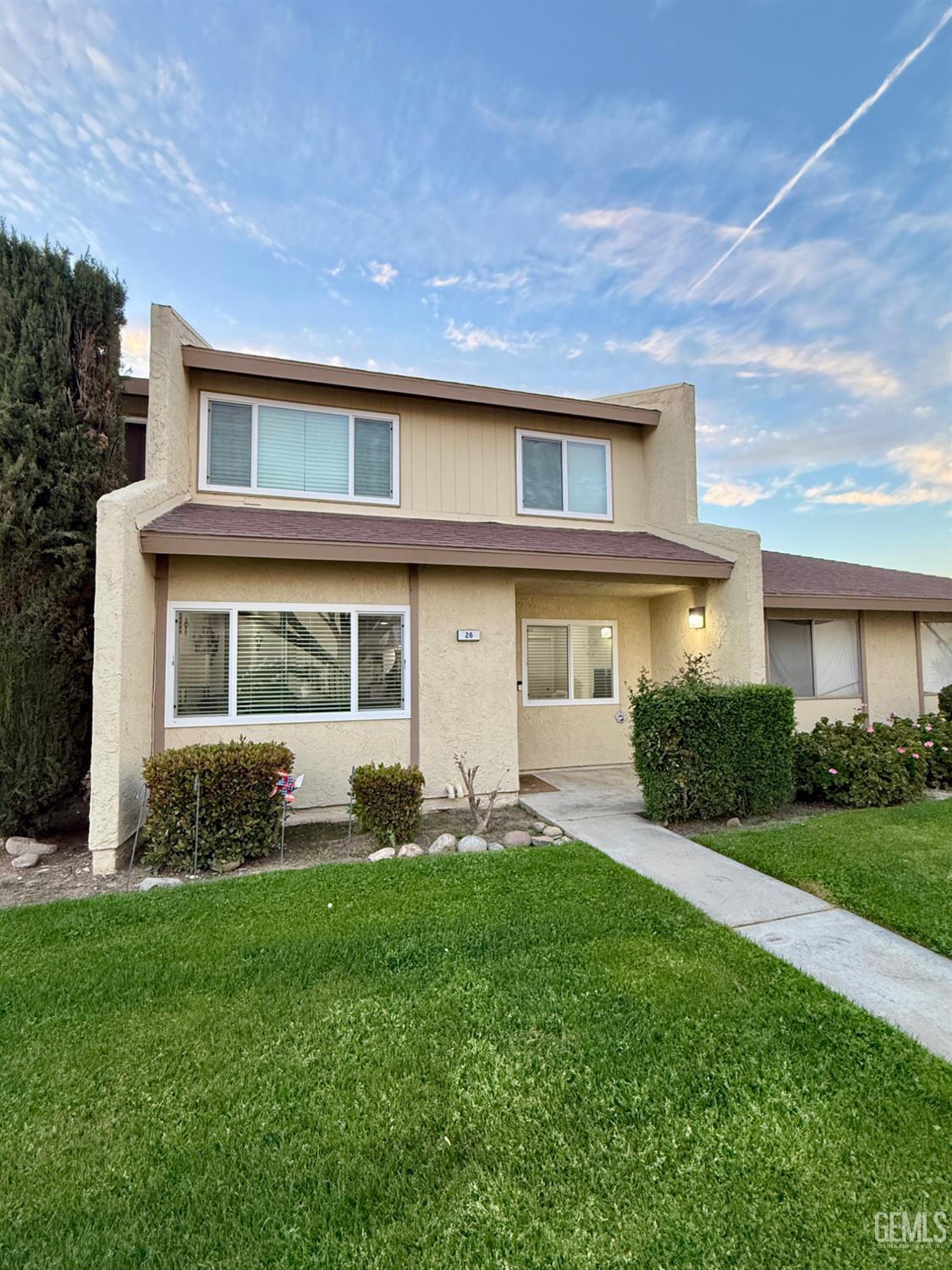 930 Olive Drive — photo 2