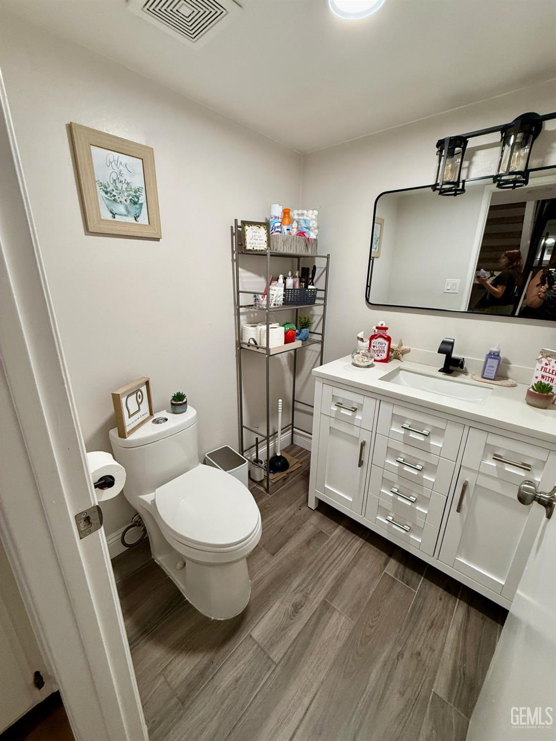 930 Olive Drive — photo 8