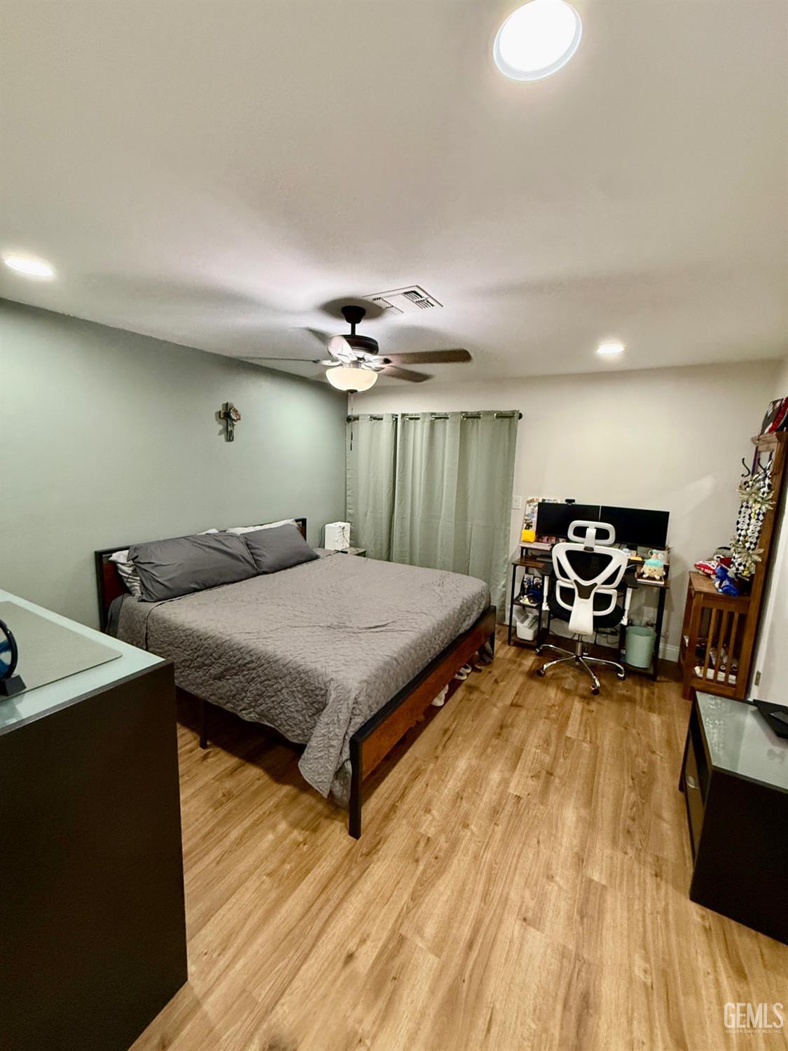 930 Olive Drive — photo 10