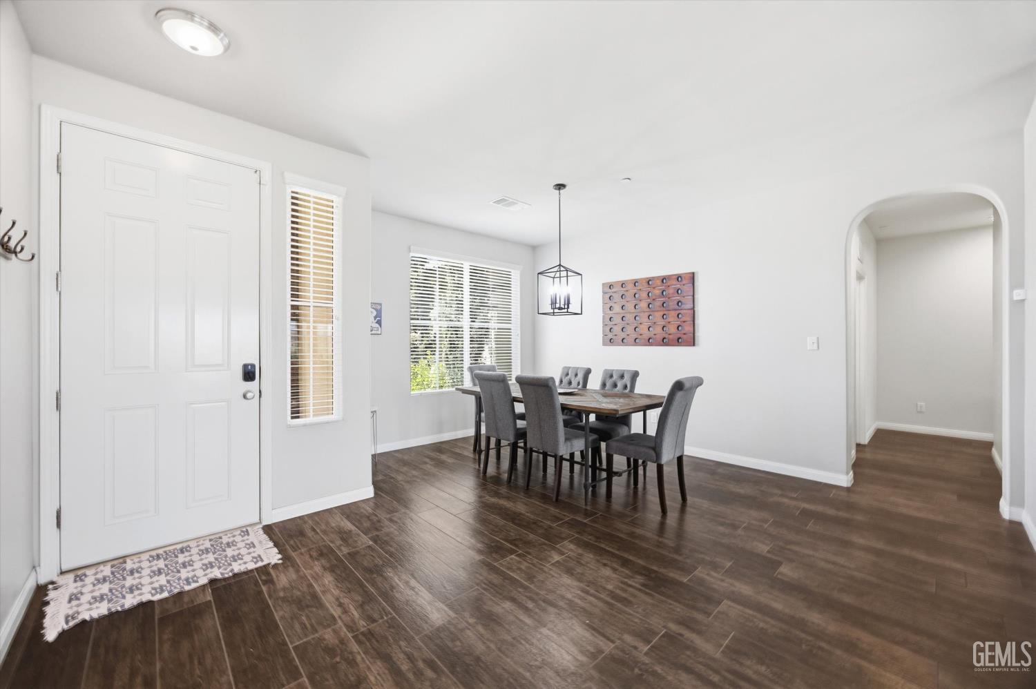 1906 McIntosh Way — photo 5