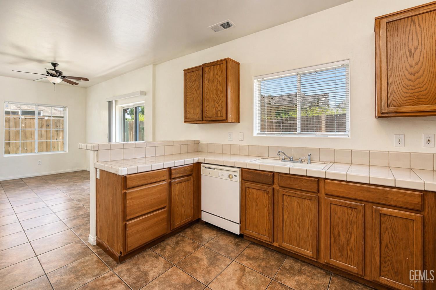 4426 Valpariso Way — photo 9