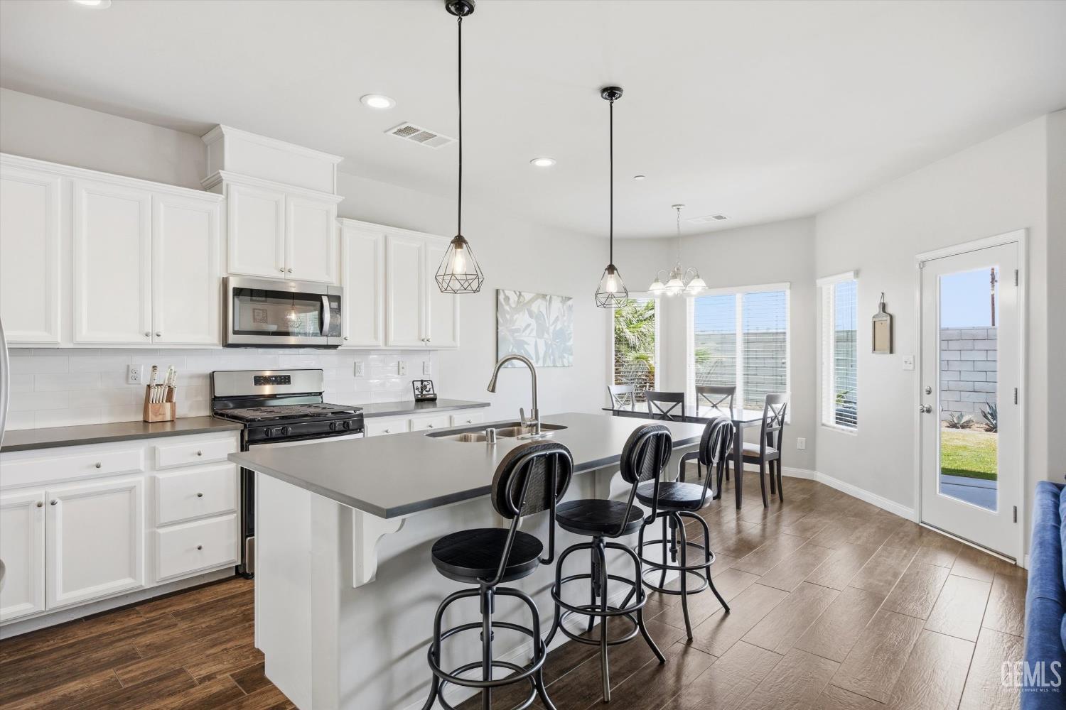1906 McIntosh Way — photo 8